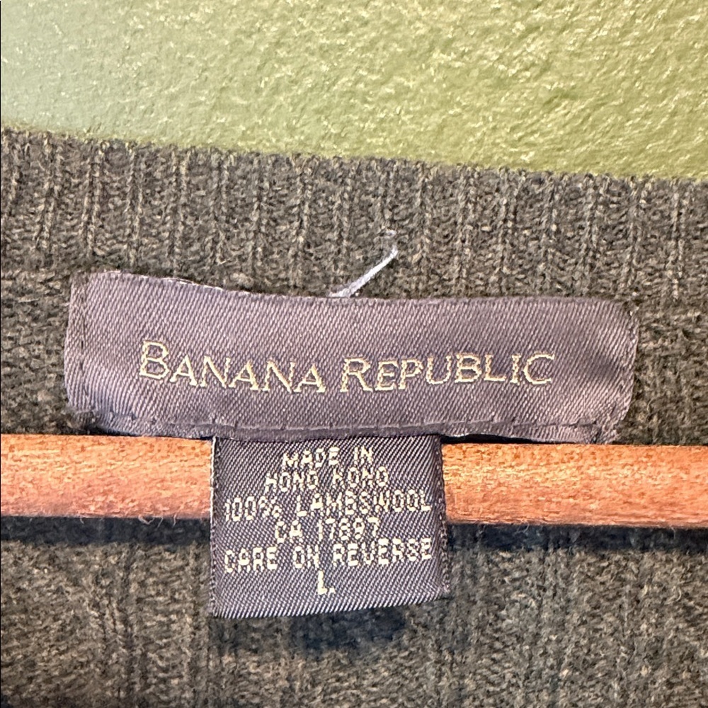 Banana Republic Vintage V-Neck Cableknit Sweater - Picture 2 of 5